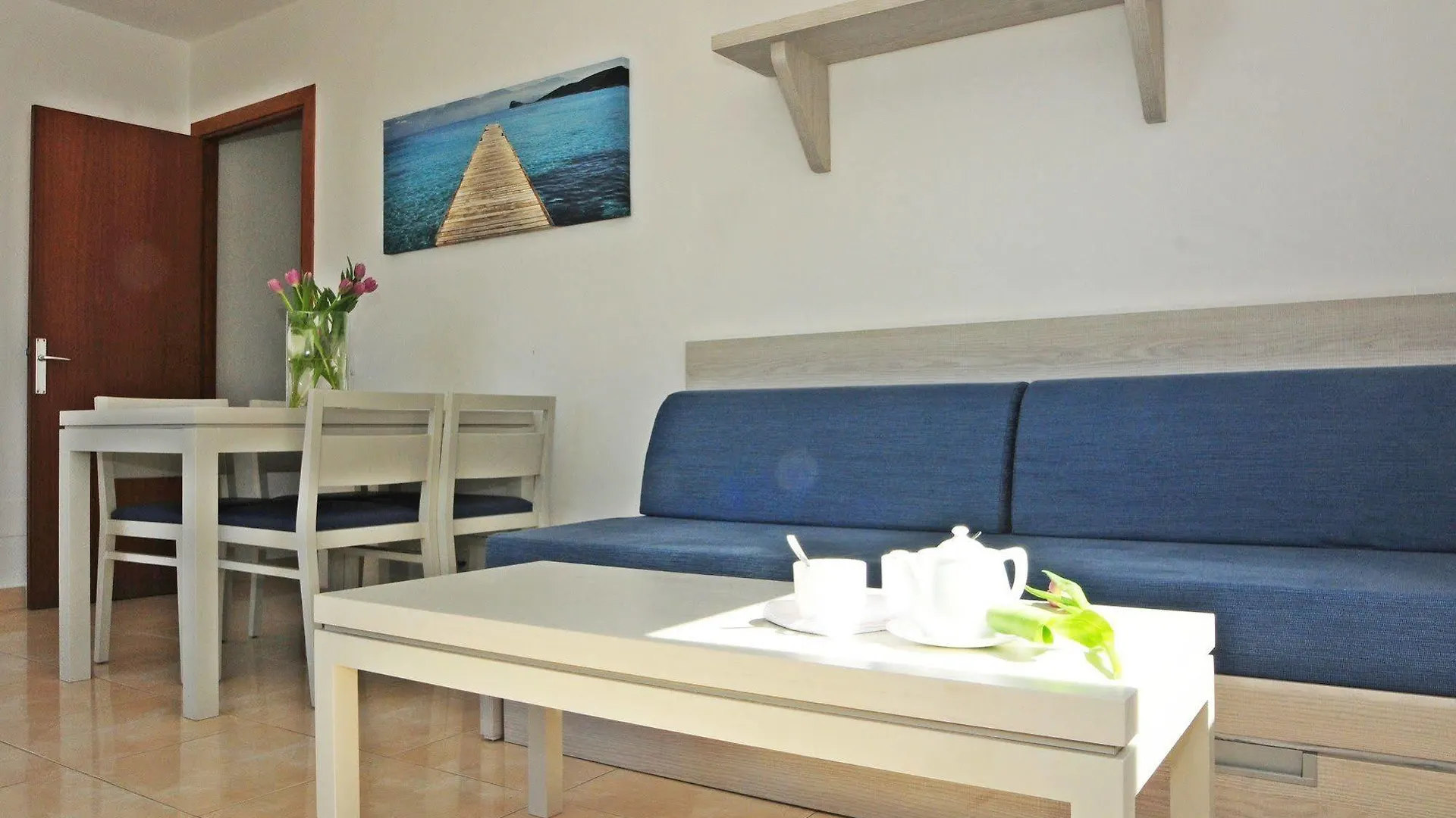 Apartamentos Avenida Playa d'en Bossa 3*, Ibiza Town