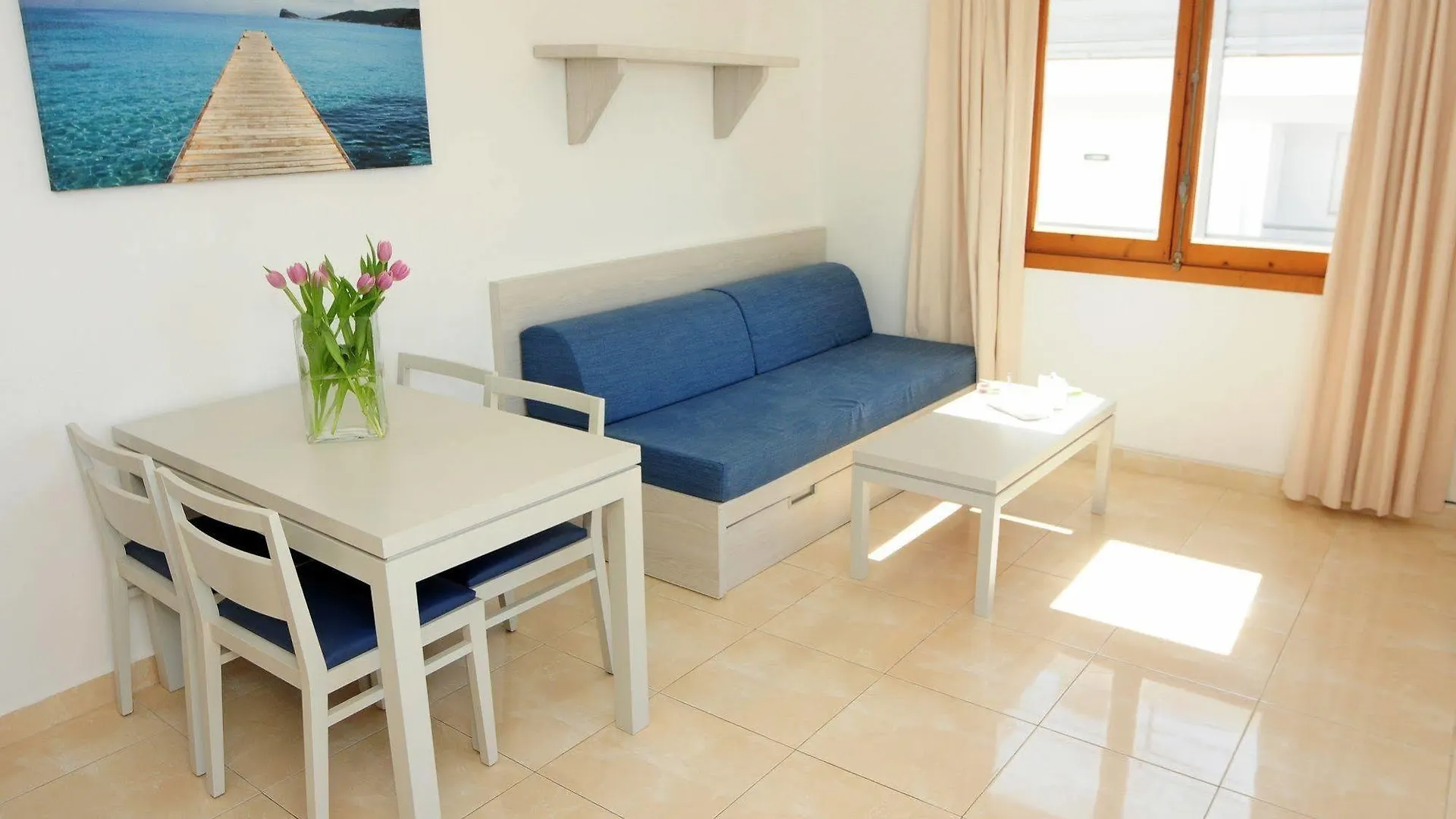 Apartamentos Avenida Playa d'en Bossa Ibiza Town